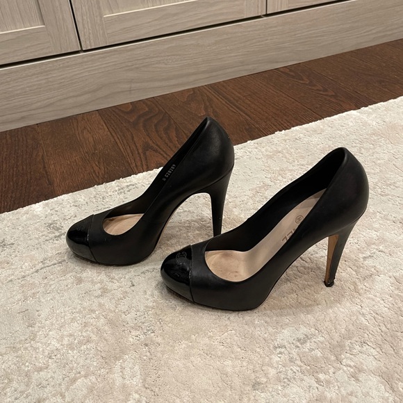 Chanel Black Patent Cap Pump - Picture 8 of 12
